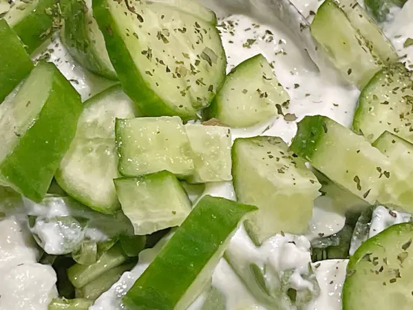 Deliciosas Iguarias Tradicionais Refeição Turca Salada Com Iogurte — Fotografia de Stock