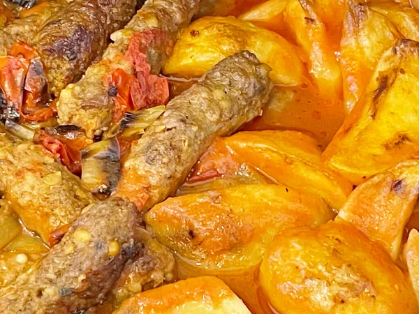Νόστιμο Παραδοσιακό Τουρκικό Φαγητό Κεφτεδάκια Πατάτες — Φωτογραφία Αρχείου
