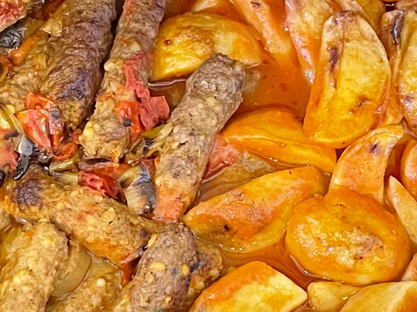 Pyszne Tradycyjne Potrawy Tureckie Klopsiki Ziemniakami — Zdjęcie stockowe