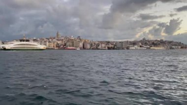 İstanbul, Hindi-Eylül 30. 2021. İstanbul Rüya Şehri. İstanbul 'da şehir manzarası, eski şehir ve galata kulesi manzarası