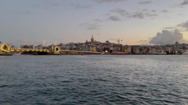 İstanbul, Hindi-Eylül 30. 2021. İstanbul Rüya Şehri. İstanbul 'da şehir manzarası, eski şehir ve galata kulesi manzarası. 