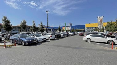 umraniye, istanbul, hindi-Eylül 18.2021 açık hava alışveriş merkezi. İstanbul 'un Asya yakasındaki modern mimarisi ve perakende mağazalarıyla Buyaka ve Meydan alışveriş merkezinin manzarası. 
