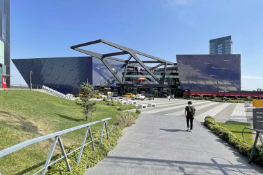umraniye, istanbul, hindi-Eylül 18.2021 açık hava alışveriş merkezi. İstanbul 'un Asya yakasındaki modern mimarisi ve perakende mağazalarıyla Buyaka ve Meydan alışveriş merkezinin manzarası. 