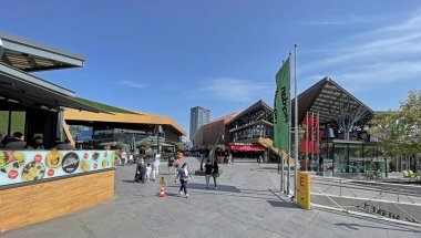 umraniye, istanbul, hindi-Eylül 18.2021 açık hava alışveriş merkezi. İstanbul 'un Asya yakasındaki modern mimarisi ve perakende mağazalarıyla Buyaka ve Meydan alışveriş merkezinin manzarası. 