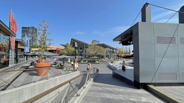 umraniye, istanbul, hindi-Eylül 18.2021 açık hava alışveriş merkezi. İstanbul 'un Asya yakasındaki modern mimarisi ve perakende mağazalarıyla Buyaka ve Meydan alışveriş merkezinin manzarası. 