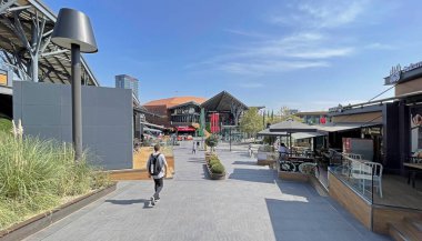 umraniye, istanbul, hindi-Eylül 18.2021 açık hava alışveriş merkezi. İstanbul 'un Asya yakasındaki modern mimarisi ve perakende mağazalarıyla Buyaka ve Meydan alışveriş merkezinin manzarası. 