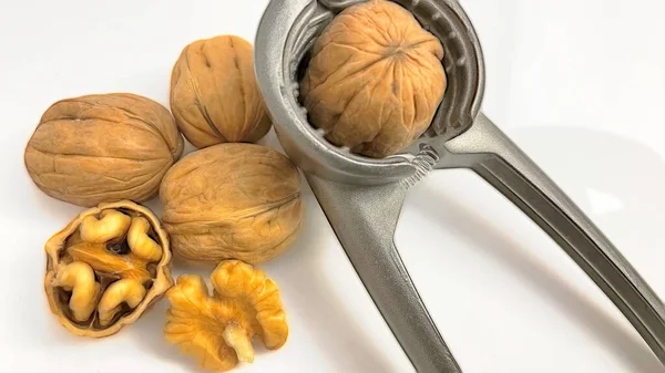 Close Shelled Walnuts Nutcracker — Stock Photo, Image