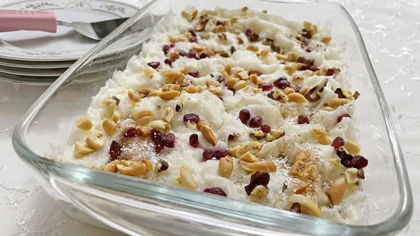 Fertiggerichte Aus Nächster Nähe Und Köstliches Traditionelles Türkisches Dessert Gullac — Stockfoto