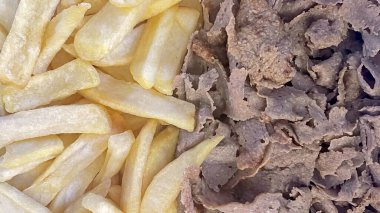 Hazır hindi yemeği ve tadı, kızarmış patatesli donör.