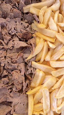 Hazır hindi yemeği ve tadı, kızarmış patatesli donör.