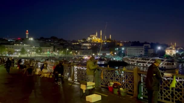 Istanbul Pavo Noviembre 2021 Pescadores Aficionados Puente Galata Madrugada — Vídeos de Stock