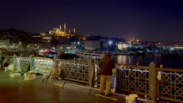 Istanbul Turkey November 2021 Amateur Fishermen Galata Bridge Early Morning — Stock Video