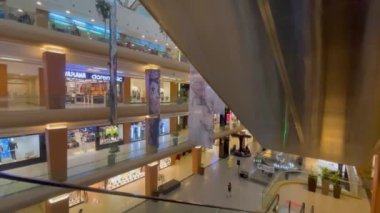 atakoy, istanbul, hindi-Kasım 7. 2021 Aplus alışveriş merkezinden ve İstanbul 'daki perakende mağazalarından