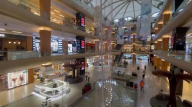 atakoy, istanbul, hindi-Kasım 7. 2021 Aplus alışveriş merkezinden ve İstanbul 'daki perakende mağazalarından