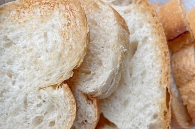 Kapatın, tost yemeye hazır olun.