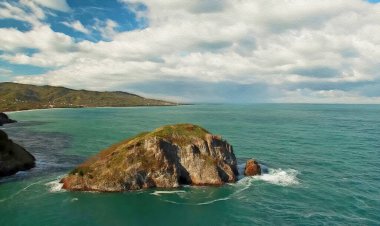 Doğanın nefes kesici güzelliği. Kış denizinde doğa manzarası.
