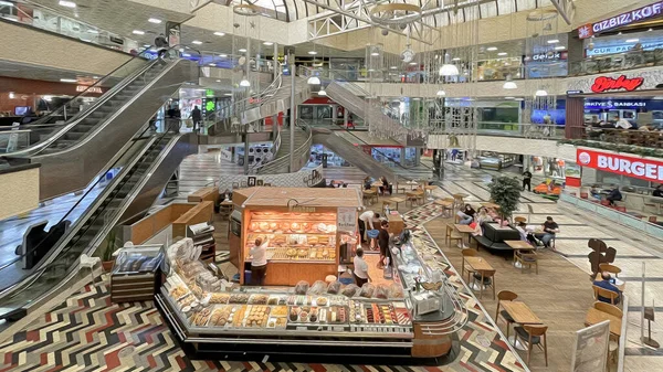 Atakoy Istanbul Turkey October 2021 Internal View Atrium Mall People — стокове фото