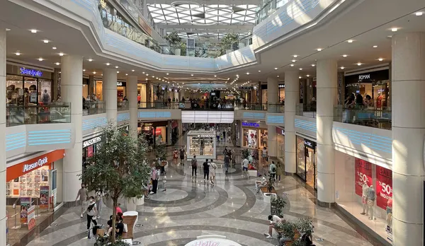 Vista Interna Desde Centro Comercial Aqua Gente Las Tiendas Distrito — Foto de Stock