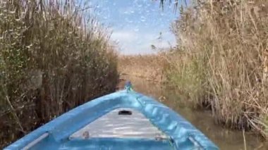 Golyazi, Bursa, Türkiye - 13 Kasım 2021 Uluaabat gölü ve Bursa, Türkiye 'de doğal güzelliklere sahip Golyazi köyü