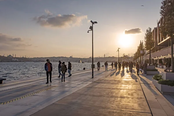 Karakoy, İstanbul, Türkiye. 15 Kasım 2021 İstanbul 'un yeni limanı. Modern mimarisi ile Galataport. 