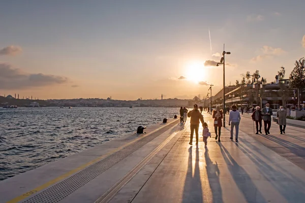 Karakoy, İstanbul, Türkiye. 15 Kasım 2021 İstanbul 'un yeni limanı. Modern mimarisi ile Galataport. 