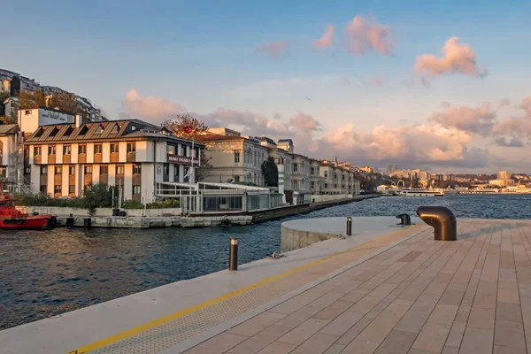 イスタンブールの新港 ガラタポートからのボスポラスとユニークなイスタンブールの景色 — ストック写真