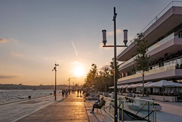 Karakoy, İstanbul, Türkiye. 15 Kasım 2021 İstanbul 'un yeni limanı. Modern mimarisi ile Galataport. 