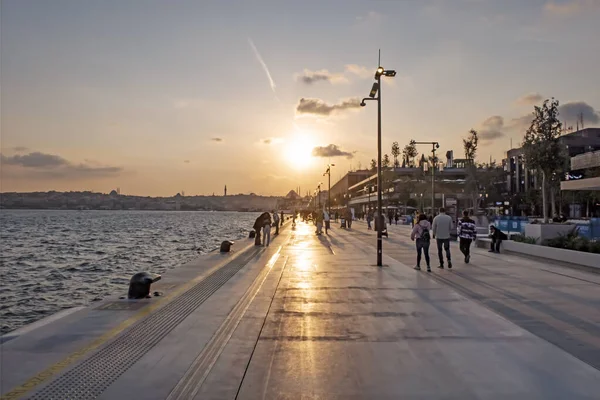 Karakoy, İstanbul, Türkiye. 15 Kasım 2021 İstanbul 'un yeni limanı. Modern mimarisi ile Galataport. 