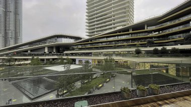 İstanbul, İstanbul 'da yağmurlu bir günde Zorlu alışveriş merkezinden hindi-Ekim 2.2021 Dış görüntü
