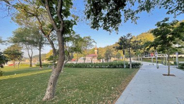 Eyup, istanbul, Türkiye-5 Ağustos 2021 Sabahın erken saatlerinde Eyup ilçesinden yağlı boya efektiyle Goldenhorn manzarası. 