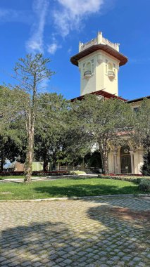 İstanbul Boğazı 'nın tepelerinde hindi, sembolik 12.2021.Khediv pavyonu ve korusu. Sonbaharda yeşil doğası ve güzellikleriyle koruluktan manzaralar..