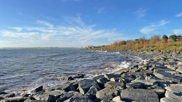 Florya Istanbul Turkiet November 2021 Intensiva Vågor Marmarasjön Molnigt Väder — Stockfoto