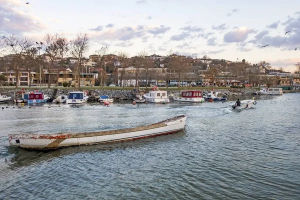 Istanbul Turquie Décembre 2021 Bateaux Pêche Coucher Soleil Dans District — Photo