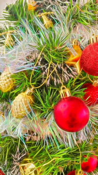 Κλείστε Μέχρι Χριστουγεννιάτικο Δέντρο Διακοσμήσεις Και Στολίδια — Φωτογραφία Αρχείου