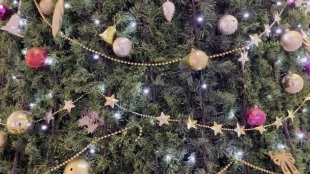 Close Decorazioni Albero Natale Ornamenti Con Auguri Natale — Video Stock