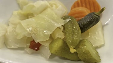 Geleneksel Türk sofrası tadı, turşusu (tursu)