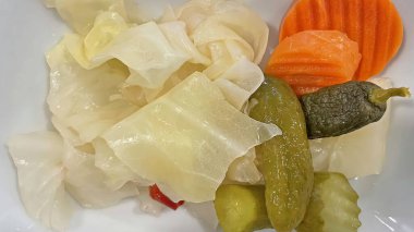 Geleneksel Türk sofrası tadı, turşusu (tursu)