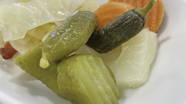 Geleneksel Türk sofrası tadı, turşusu (tursu)