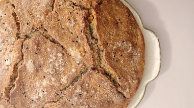 El yapımı, ekmeği yemeye hazır.