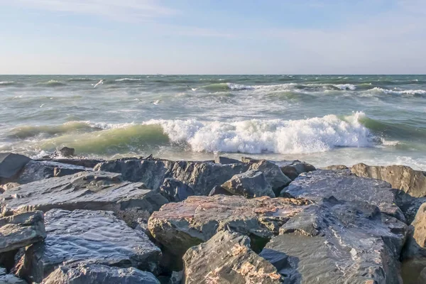 Seashore Cliffs Heavy Waves Winter Season — 图库照片