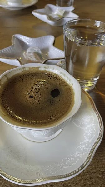 Prêt Boire Café Turc Chaud Dans Une Tasse — Photo