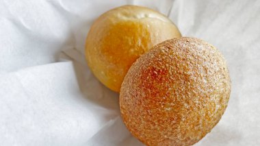 Ekmek yemeye hazır ol.