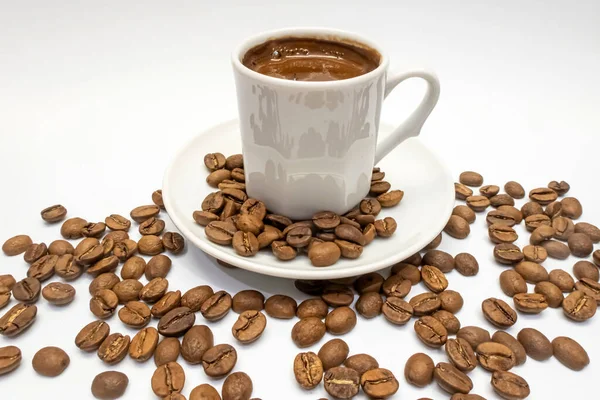 Zamknij Się Gotowy Picia Tradycyjnej Kawy Tureckiej Białej Filiżance Kawy — Zdjęcie stockowe