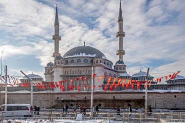 İstanbul 'un tarihi ve kültürel yapılarıyla İstanbul' un en popüler ve turistik yerlerinden biri olan Taksim, İstanbul, İstanbul-26 Ocak 2022.