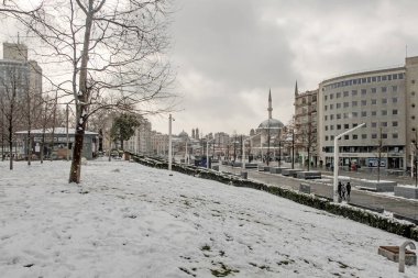 Taksim, istanbul, Türkiye-24 Ocak 2022 Taksim 'den tarihi ve modern binalar, dini yapılar, İstanbul' daki geniş meydan, ziyaretçiler için yeşil parklar.