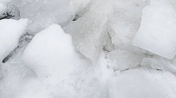 降雪後に形成される氷や氷は — ストック写真