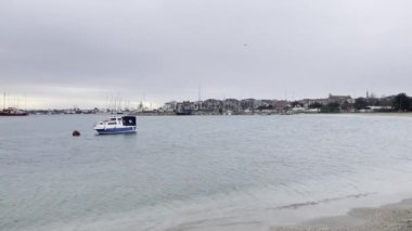evilkoy, istanbul, Türkiye-12022 Sahil manzaralı modern binalar ve İstanbul 'un Marmara Denizi kıyısındaki bir banliyösü olan Yeşilköy' ün güzel doğası. 