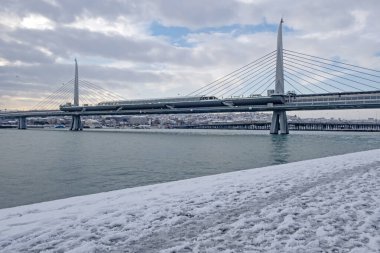 İstanbul, Türkiye-25 Ocak 2022 İstanbul, Avrupa ve Asya kıtaları arasındaki rüya şehridir. Kış mevsiminde tarihi yarımadadan modern, tarihi ve doğal güzelliklere sahip şehir manzarası