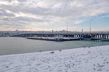 İstanbul, Türkiye-25 Ocak 2022 İstanbul, Avrupa ve Asya kıtaları arasındaki rüya şehridir. Kış mevsiminde tarihi yarımadadan modern, tarihi ve doğal güzelliklere sahip şehir manzarası