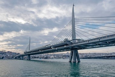 İstanbul, Türkiye-25 Ocak 2022 İstanbul, Avrupa ve Asya kıtaları arasındaki rüya şehridir. Kış mevsiminde tarihi yarımadadan modern, tarihi ve doğal güzelliklere sahip şehir manzarası